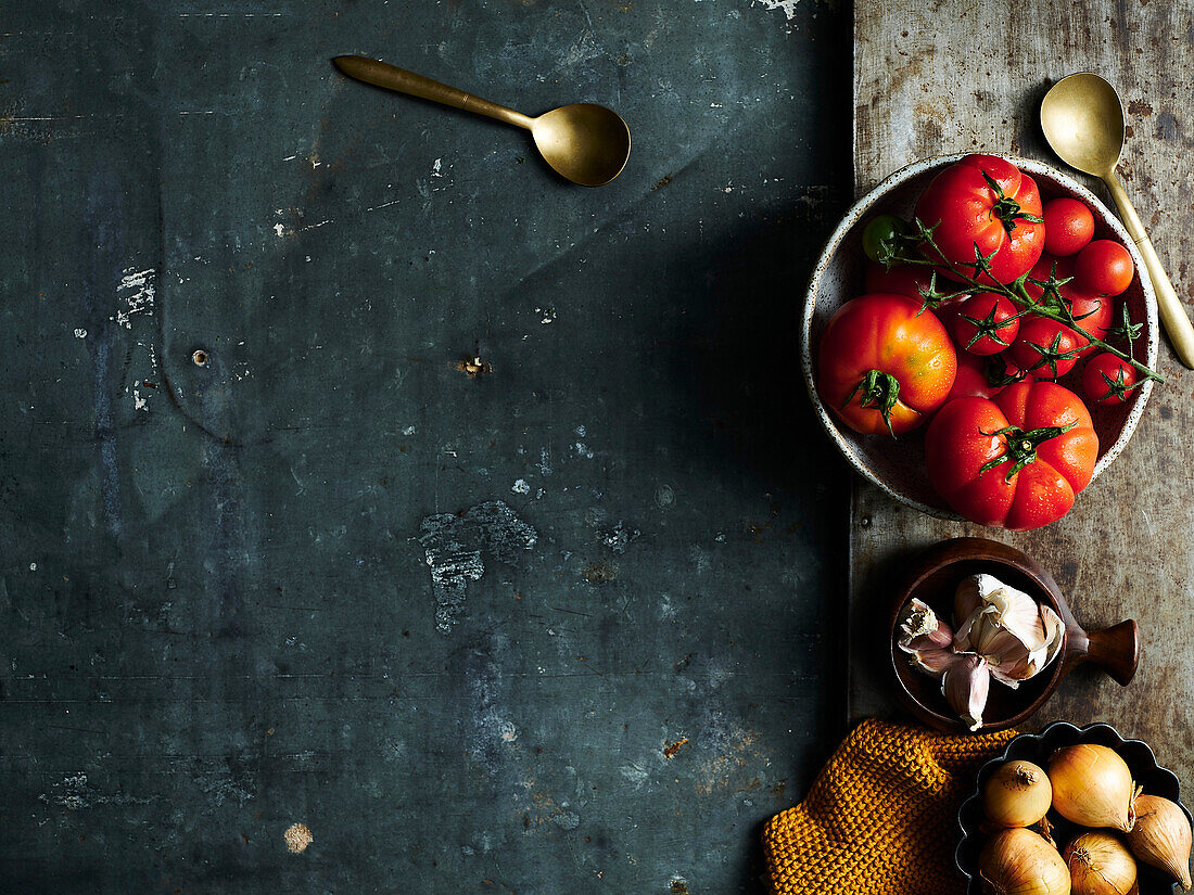 Tomaten, Knoblauch und Zwiebeln