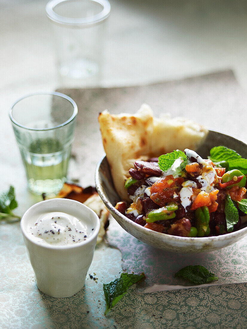 Kidney bean and tomato salad