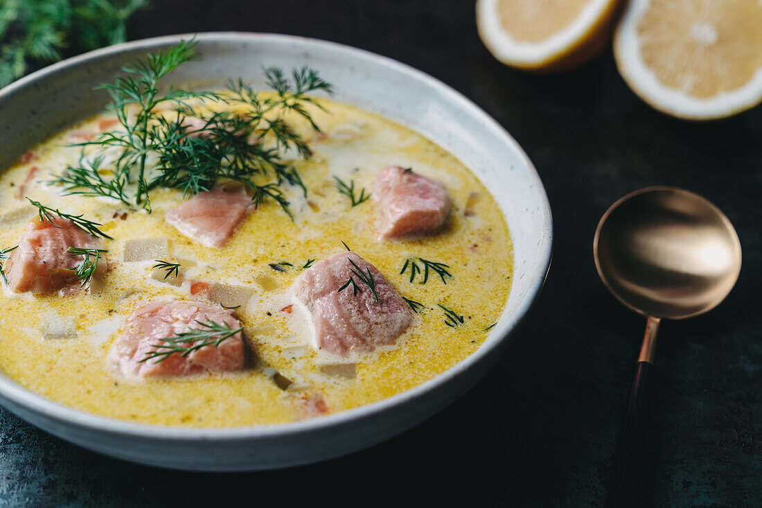 Lohikeitto (Cremige Lachssuppe mit Kartoffeln, Finnland)