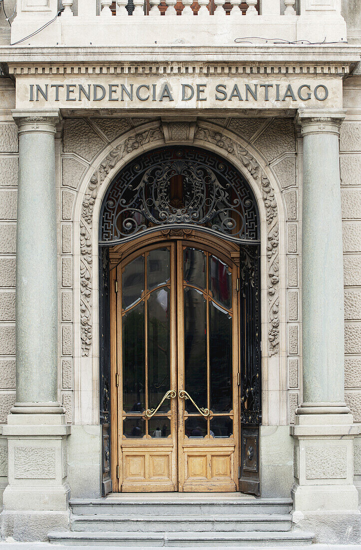 Eingang zur Intendencia De Santiago; Santiago, Metropolregion Santiago, Chile