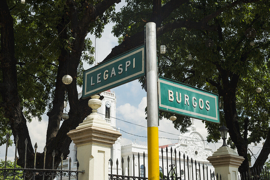 Cebu City, die zweitgrößte Stadt der Philippinen, einige Straßen tragen spanische Namen; Cebu, Philippinen