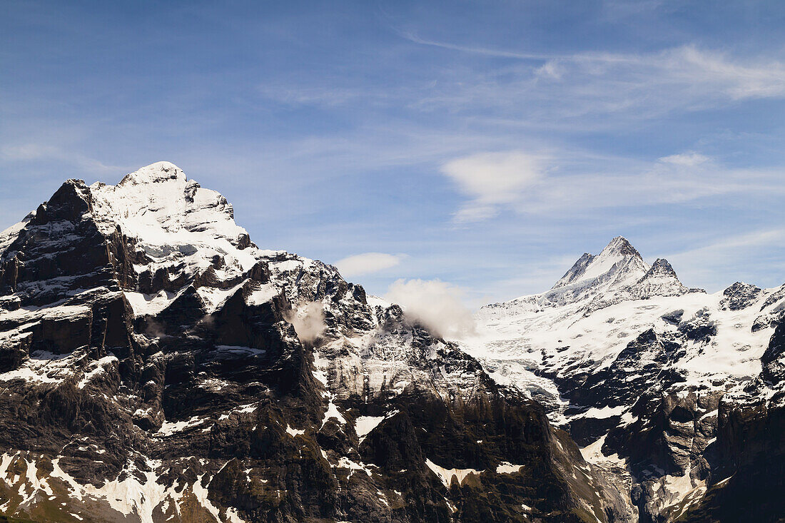 Blick auf Mönch und Jungfrau von oben; Grindelwald, Berner Oberland, Schweiz