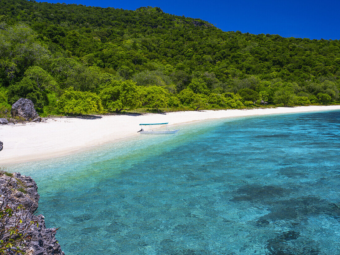 Ein Strand in der Nähe von Baucau an der Nordküste von Timor; Timor-Leste