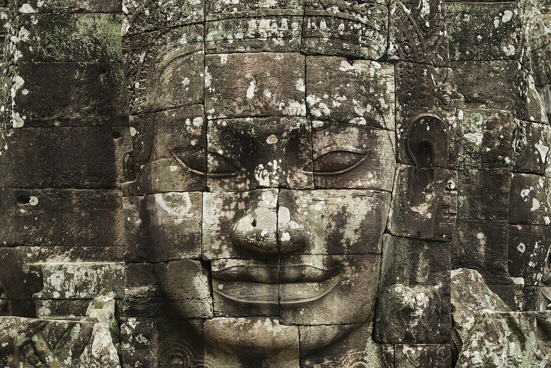 Beeindruckende Buddha-Gesichter im Bayon Wat, erbaut von König Jayavarman Vii am Ende des 12. Jahrhunderts, von Angkor aus; Siem Reap, Kambodscha