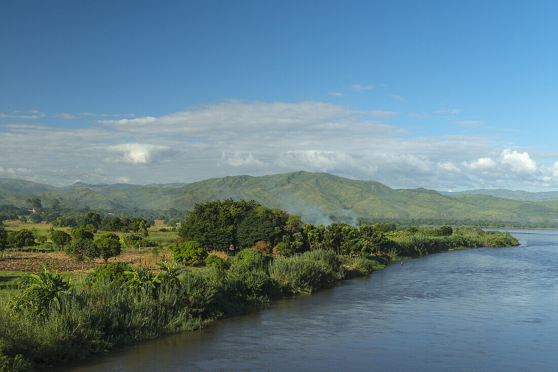 Blick von der Brücke über den Shire River bei Chikwawa; Malawi