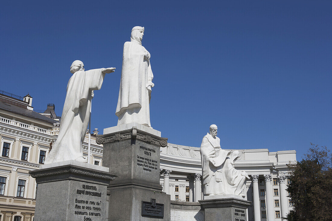 Statuen am Kapitol der Ukraine; Kiew, Ukraine