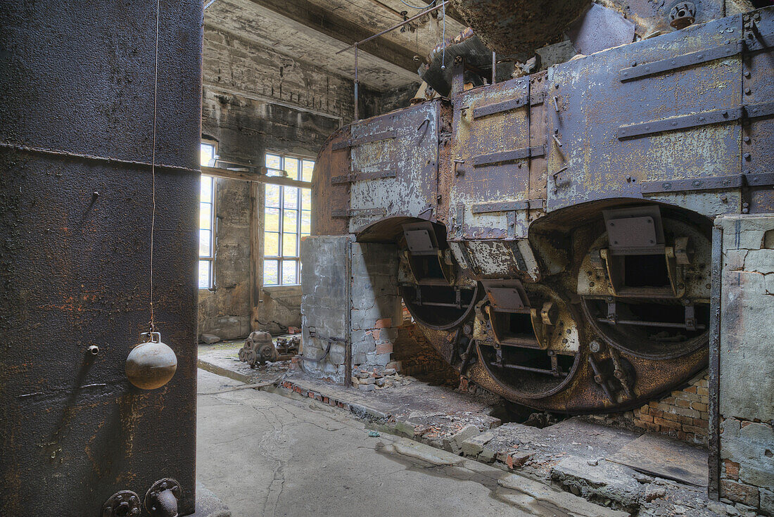 Das Innere der alten, verlassenen Heringsfabrik; Djupavik, Island