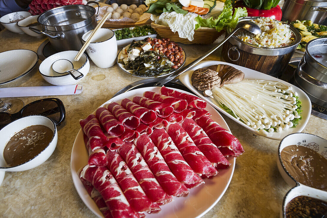 Hot Pot Mahlzeit in einem koreanischen Restaurant, Ulaanbaatar (Ulan Bator), Mongolei