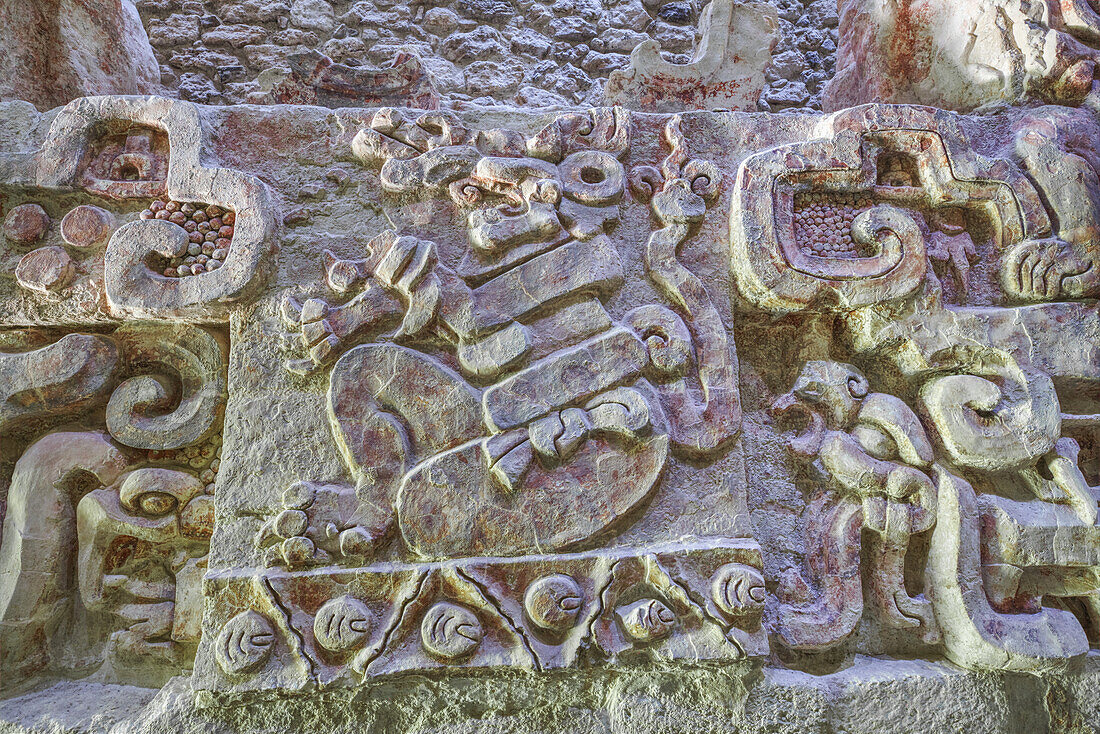 Bemalter Stuckfries, 55 Fuß lang, innerhalb der Struktur I, Klassische Periode, archäologische Stätte Balamku Maya, Peten-Becken; Campeche, Mexiko