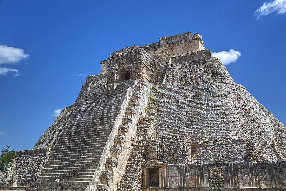 Pyramide des Zauberers, archäologische Maya-Stätte Uxmal; Yucatan, Mexiko