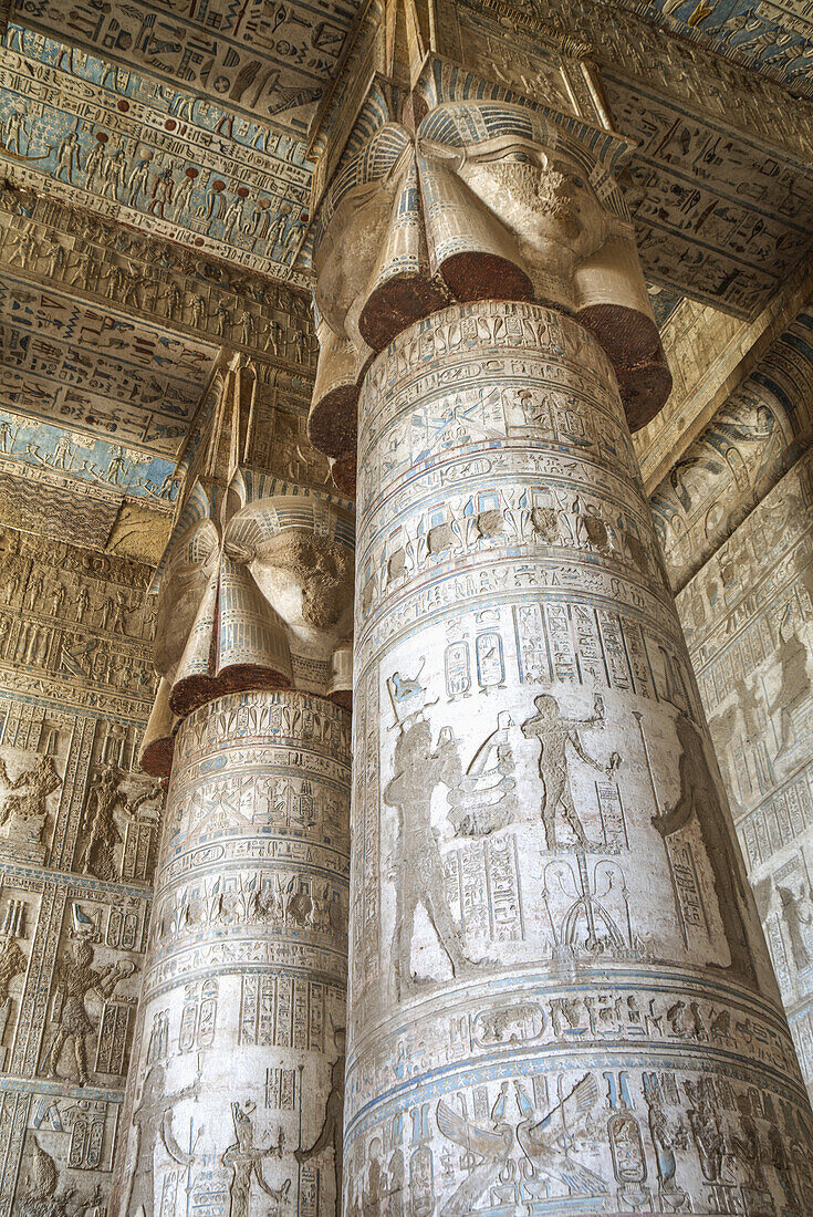 Säulen mit Hathor-Kopf, Hypostylhalle, Hathor-Tempel; Dendera, Ägypten