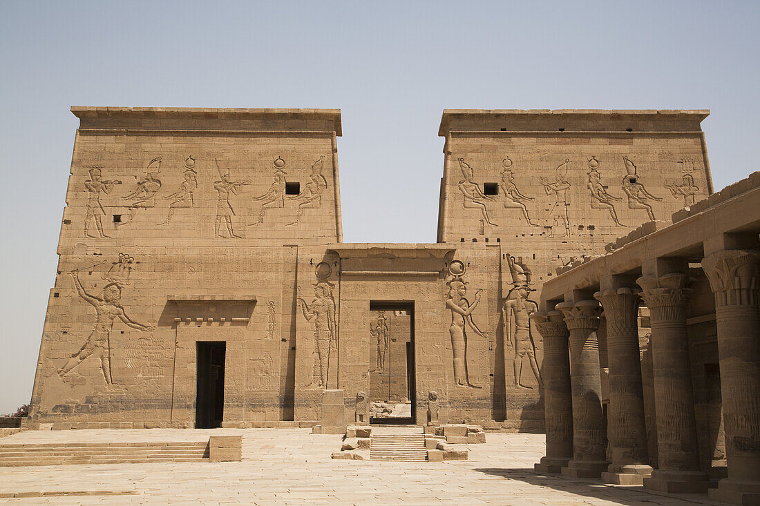 Zweiter Pylon vom Vorhof des Isis-Tempels; Insel Philae, Assuan, Ägypten