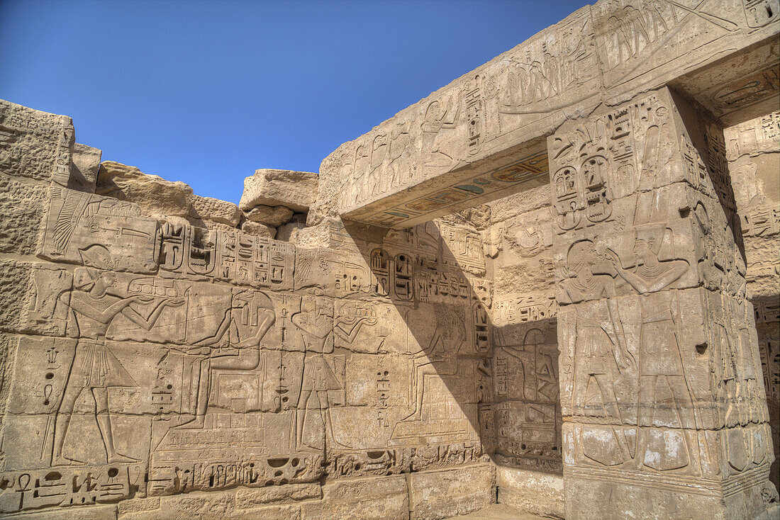 Flachreliefs, Hypostylische Halle, Medinet Habu (Totentempel von Ramses Iii), Westjordanland; Luxor, Ägypten