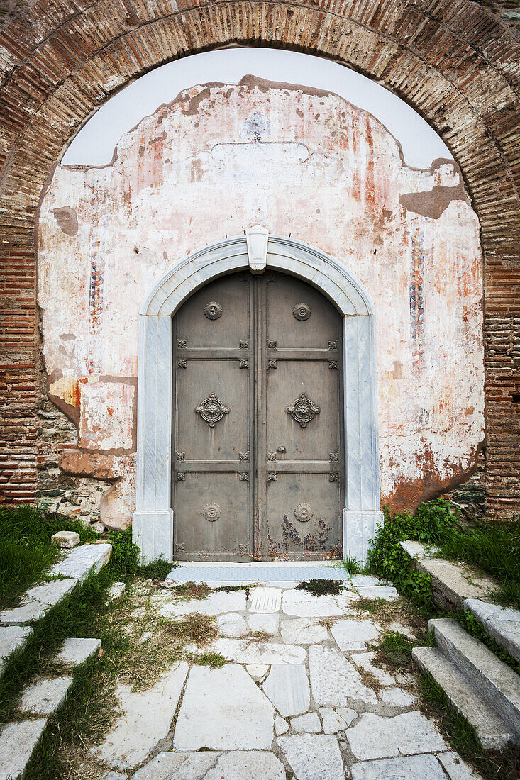 Tür zur Ad-Rotunda des Galerius aus dem vierten Jahrhundert, einem römischen Monument; Thessaloniki, Griechenland