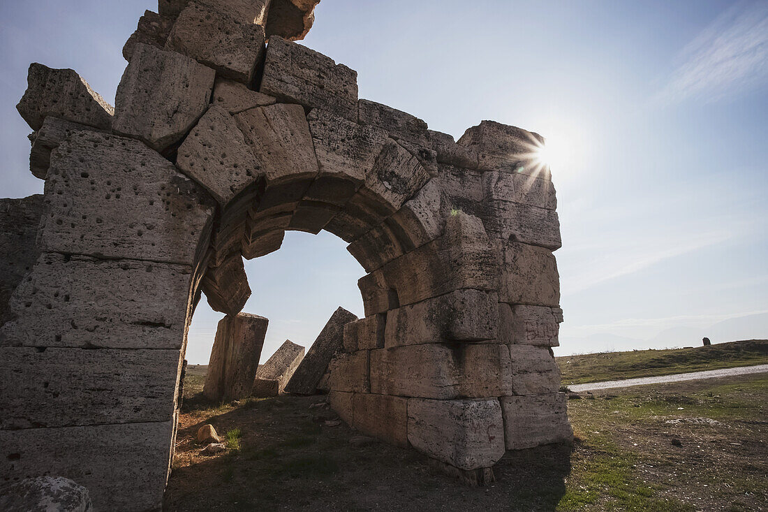 Ruinen des antiken Laodicea, eines frühen Zentrums des Christentums und eine der sieben Kirchen der Offenbarung; Laodicea, Türkei