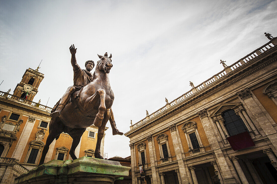 Statue eines Pferdes und eines Reiters; Rom, Italien