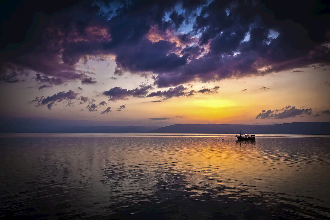 Stille auf dem See Genezareth, kurz nach einem Sturm; Galiläa, Israel