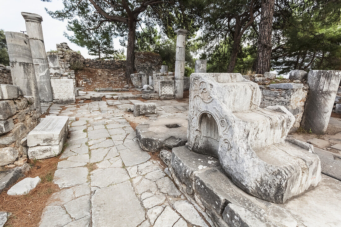 Ruinen einer Bischofskirche; Priene, Türkei