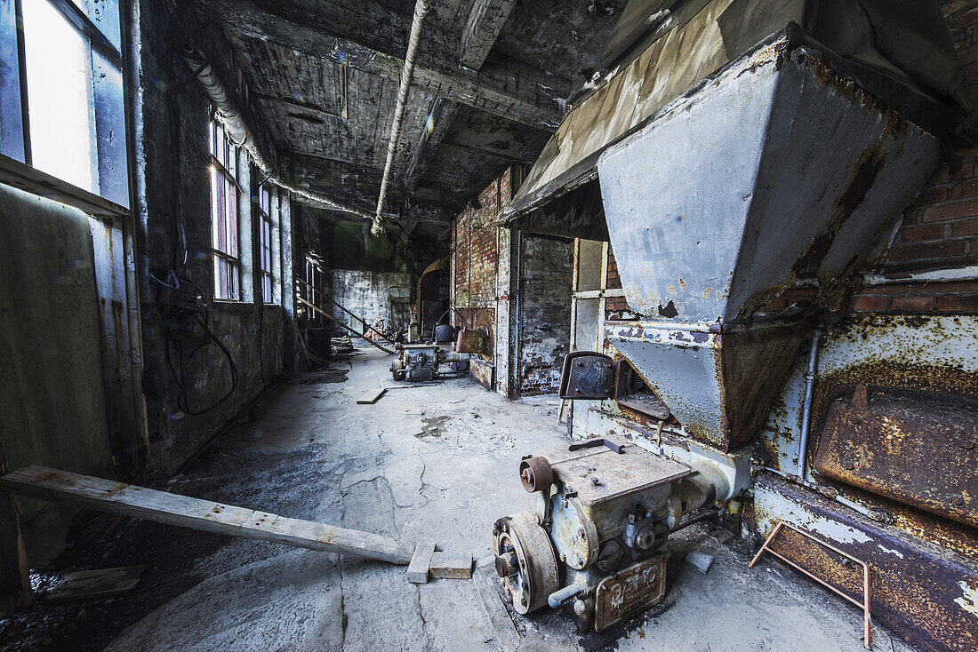 Die alte verlassene Heringsfabrik; Djupvik, Island