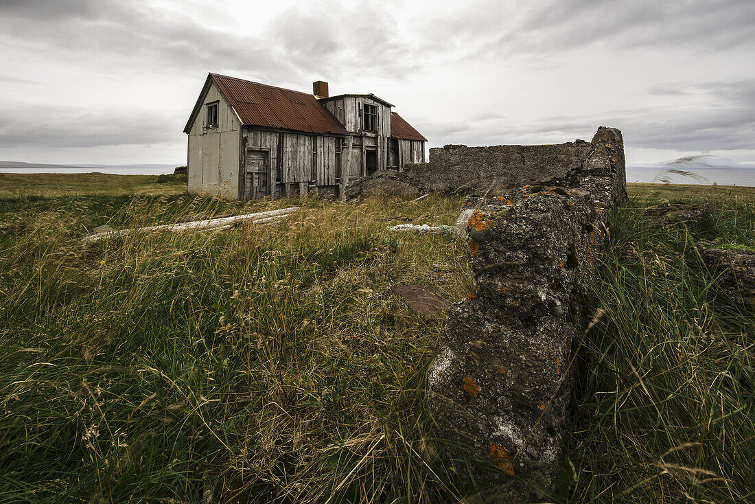 Verlassenes Haus in Island auf dem Land; Island