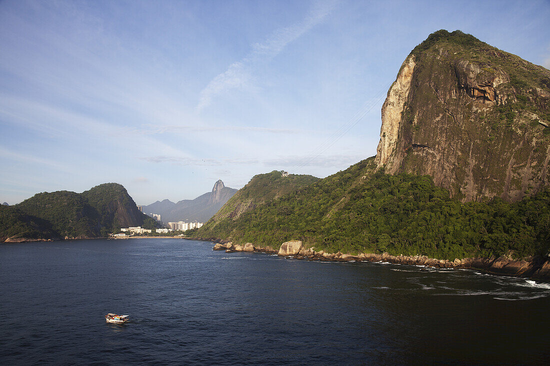 Tiburcio-Strand, Christus-Erlöser-Statue und Zuckerhut; Rio De Janeiro, Brasilien