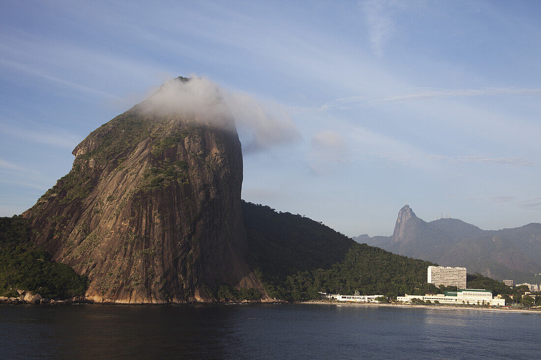 Fora-Strand, Christus-Erlöser-Statue und Zuckerhut; Rio De Janeiro, Brasilien
