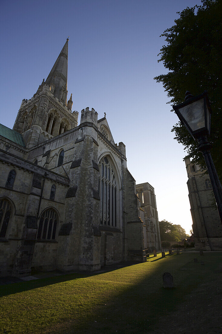 Außenansicht der Kathedrale von Chichester, West Sussex, England