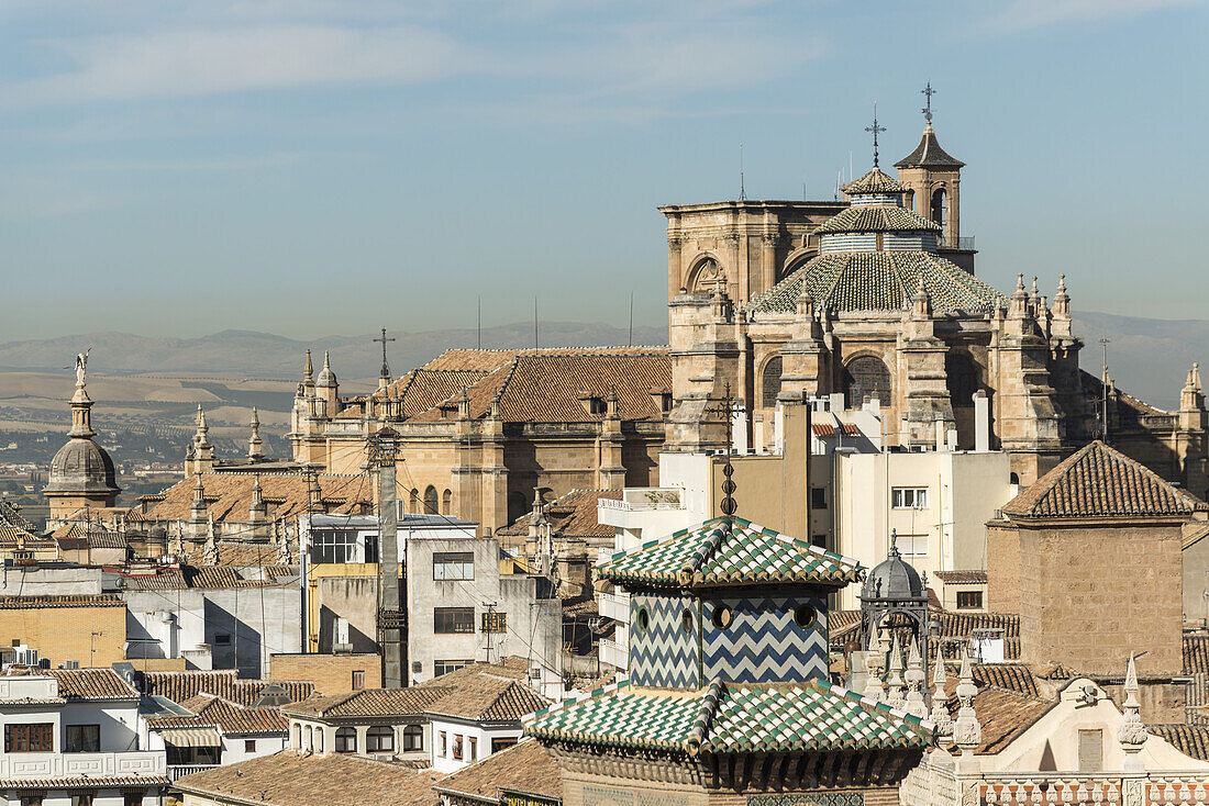 Schöne Aussicht auf die Kathedrale von Granada; Granada, Andalusien, Spanien