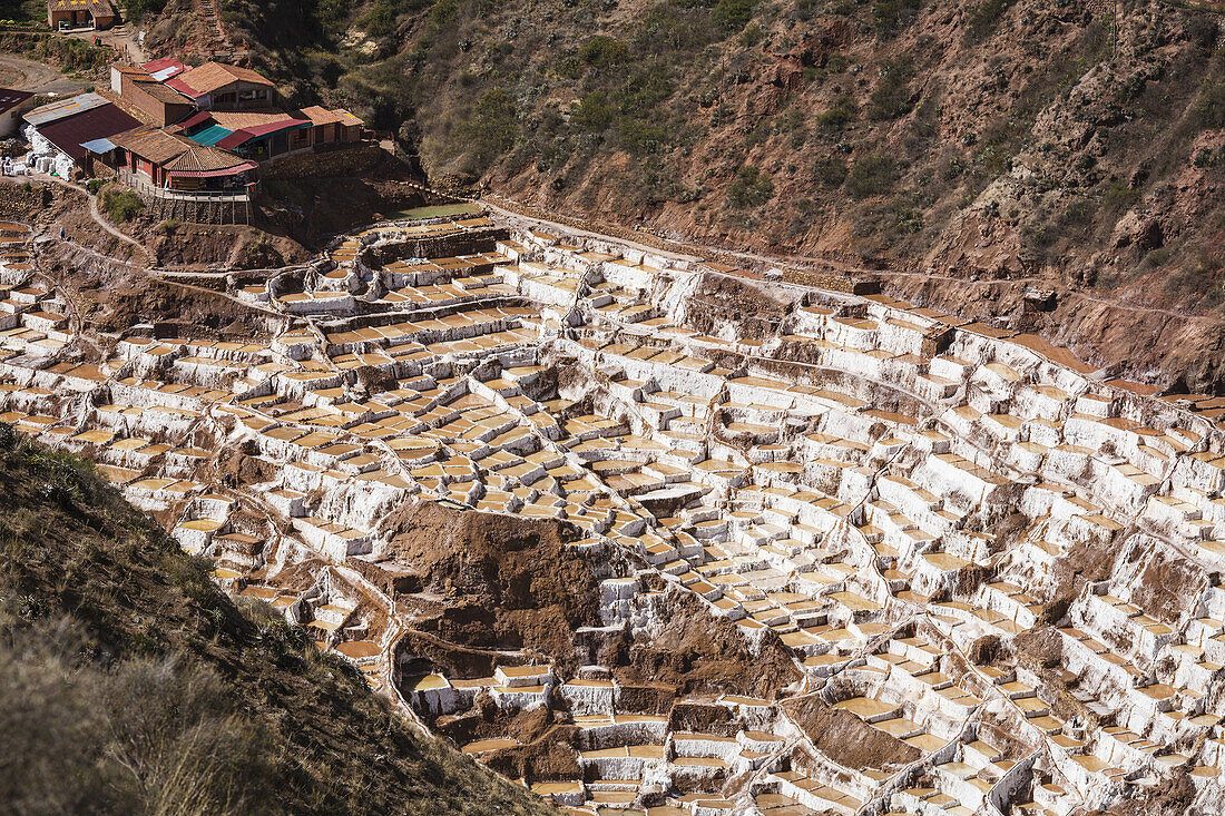 Salzteiche im Familienbesitz im Heiligen Tal bei Urubamba; Maras, Cusco, Peru