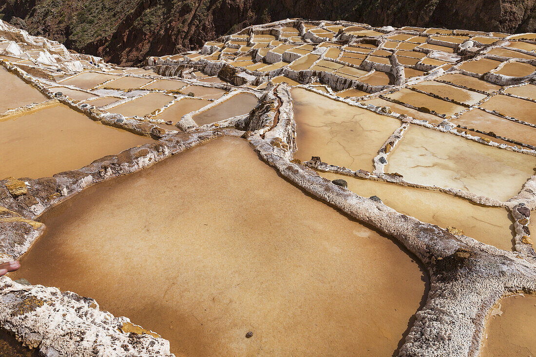 Salzteiche im Familienbesitz im Heiligen Tal bei Urubama; Maras, Cusco, Peru