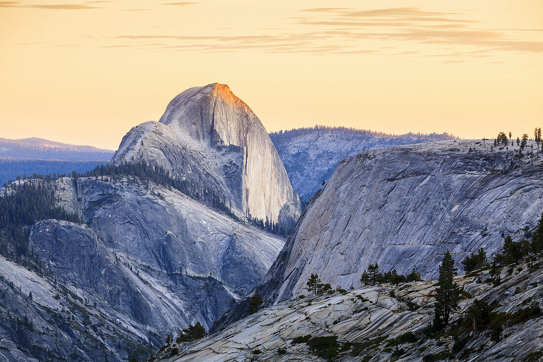 Half Dome vom Olmsted Point aus gesehen, Yosemite National Park; Kalifornien, Vereinigte Staaten von Amerika