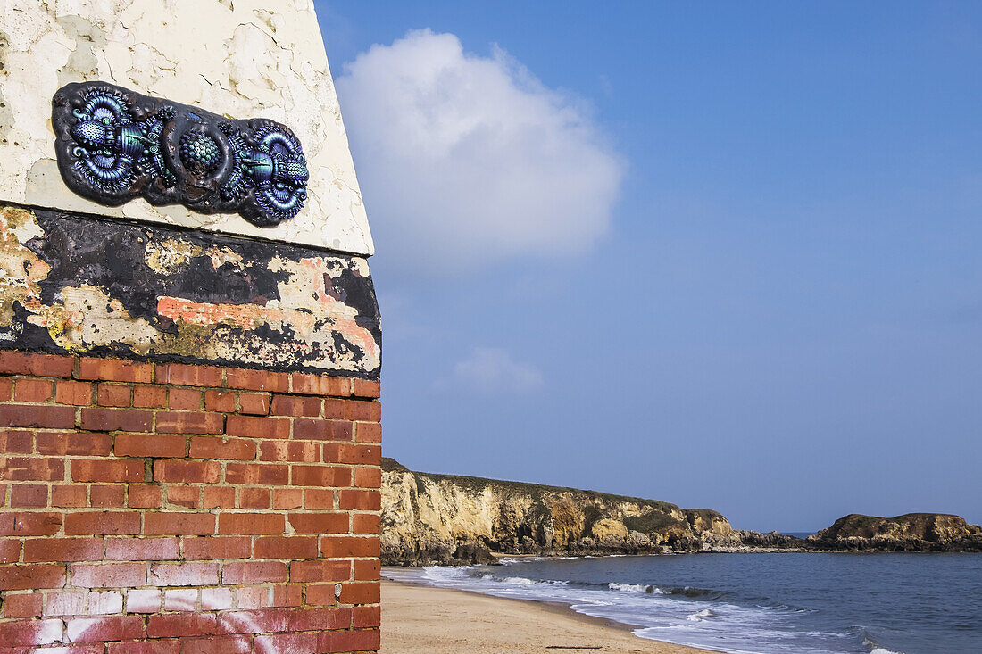 Verlassener Ziegelunterstand am Strand; South Shields, Tyne And Wear, England