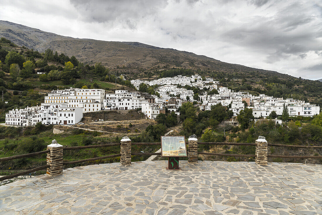 Trevelez, die am höchsten gelegene spanische Stadt in der Alpujarra; Provinz Granada, Andalusien, Spanien