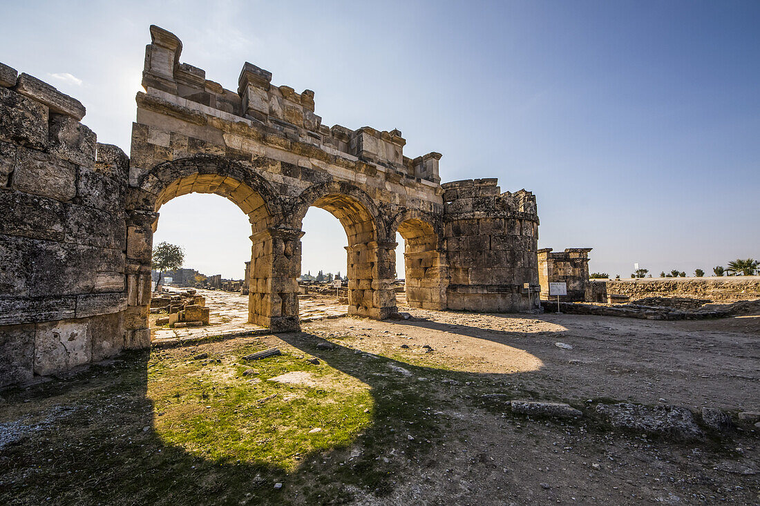 Nördliches römisches Tor, Hierapolis-Pamukkale; Denizli, Türkei