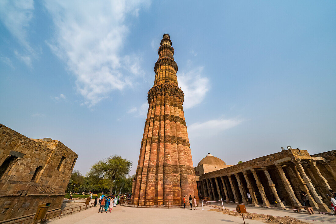 Die historische Sehenswürdigkeit Qutub Minar; Delhi, Indien