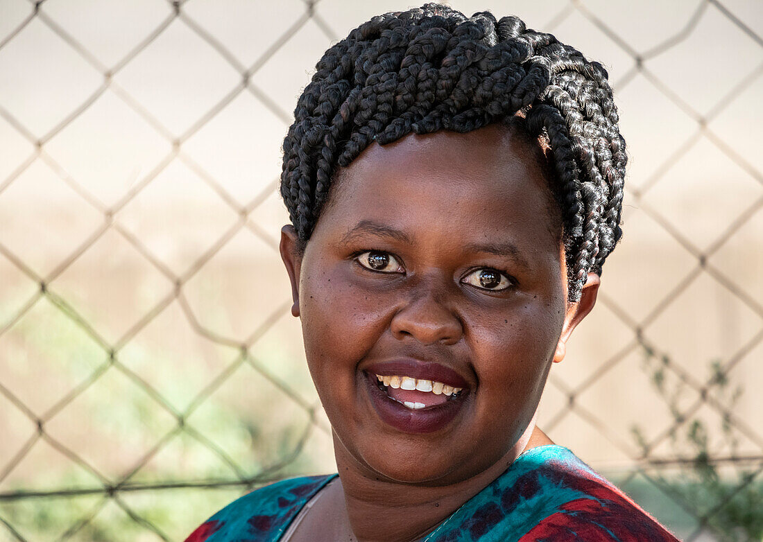 Porträt einer mittelalten Frau; Arusha, Region Arusha, Tansania