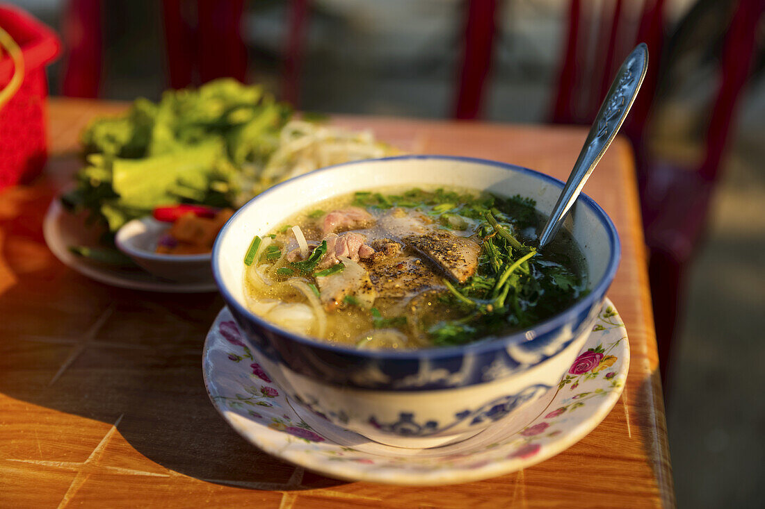 Traditionelle Suppe; Hue, Thua Thien-Hue Provinz, Vietnam