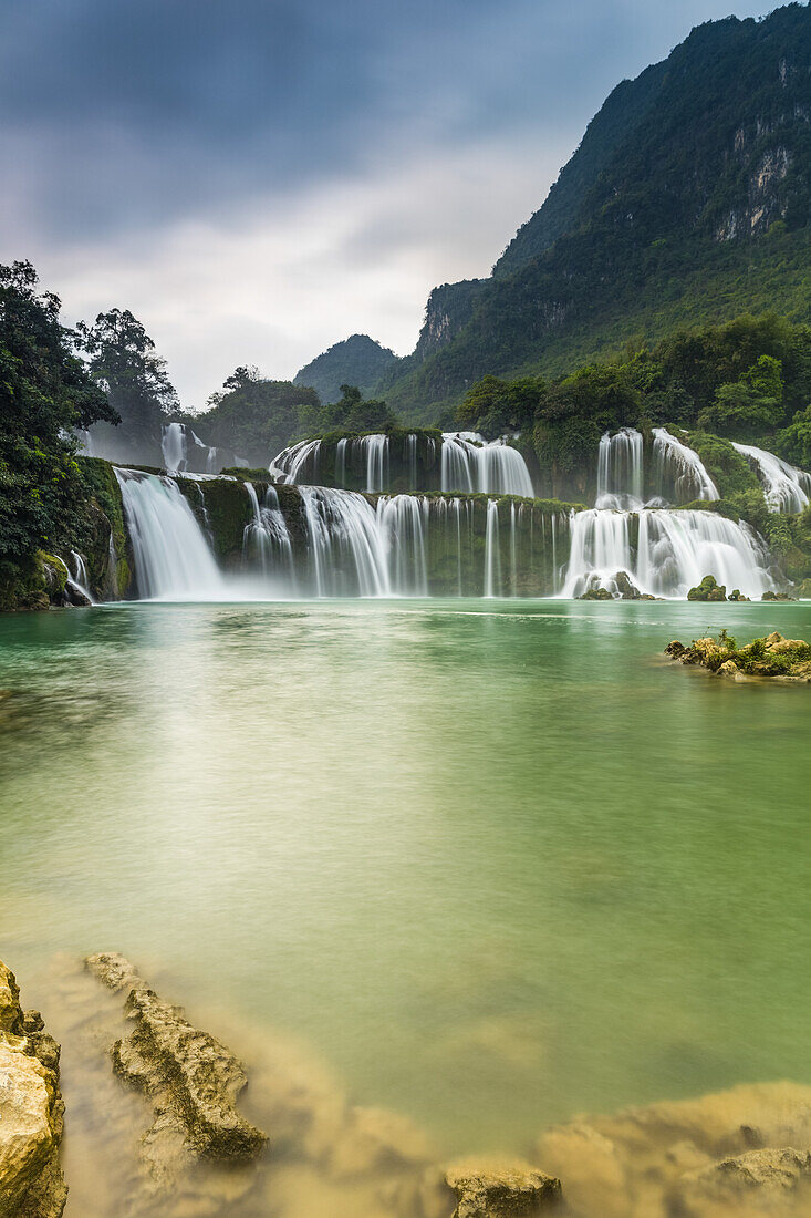 Ban Gioc Wasserfall in Nordvietnam, Ban Gioc-Detian Wasserfall am Quay Son Fluss; Vietnam
