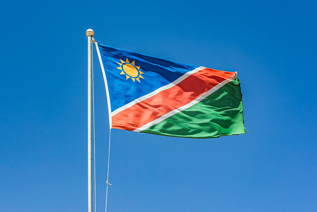 Flagge von Namibia, Etosha-Nationalpark; Namibia