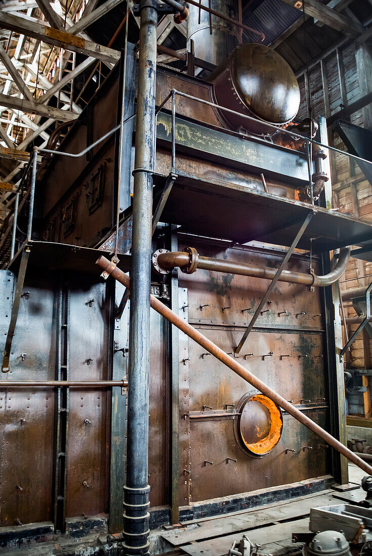 Der Kesselraum befindet sich im Kraftwerk der Kennecott-Kupfermine; McCarthy, Alaska, Vereinigte Staaten von Amerika