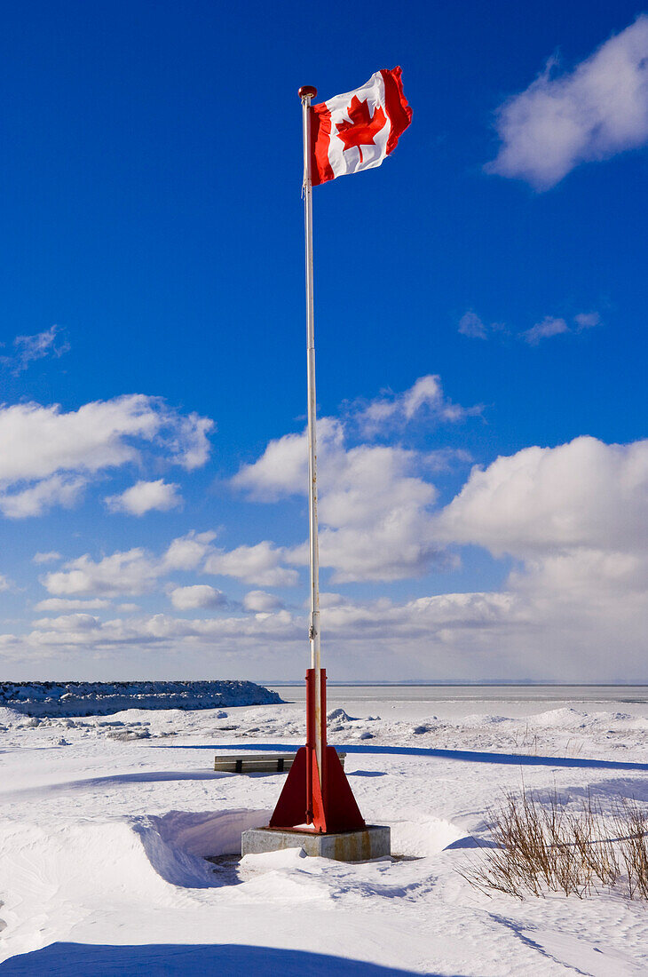Kanadische Flagge, Pointe-au-Pere, Rimouski, Québec, Kanada