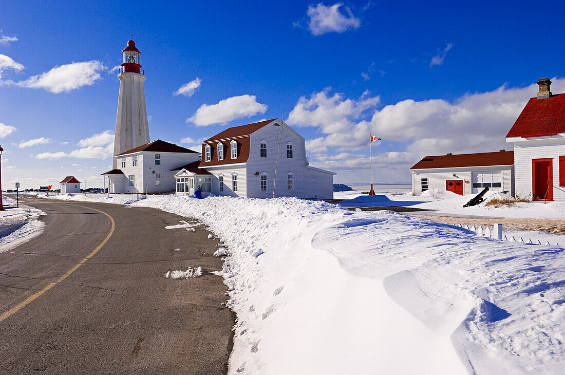 Straße am Pointe-au-Pere-Leuchtturm, Rimouski, Quebec, Kanada