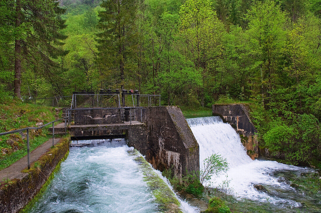 Staudamm, Fluss Soca, Slowenien