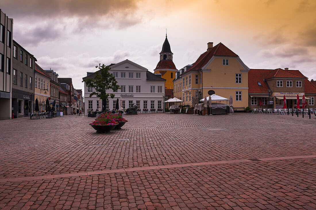 Stadtplatz mit Straßencafés, Faaborg, Fyn Island, Dänemark