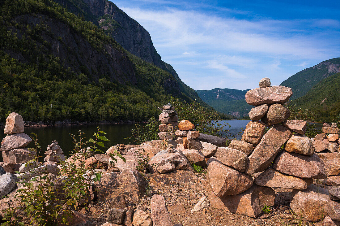 Balancierende Felsformationen, Nationalpark Hautes-Gorges-de-la-Riviére-Malbaie, Charlevoix, Québec, Kanada
