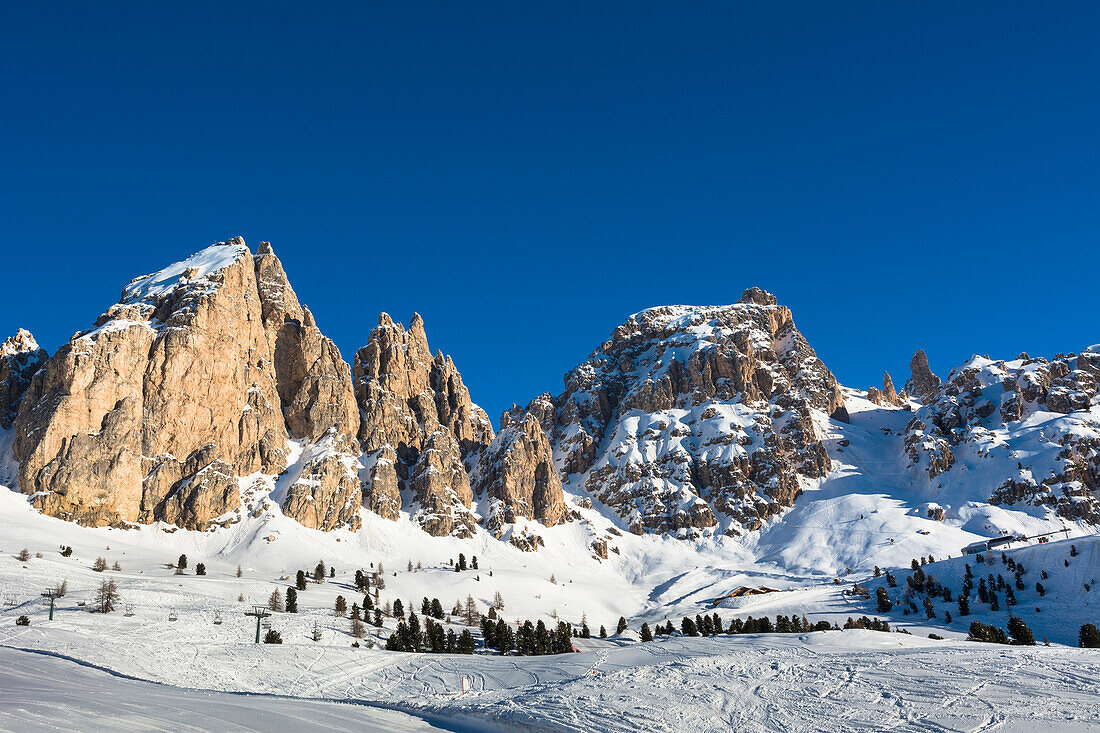 Grödnerjoch und Sellagruppe, Gröden, Bezirk Bozen, Trentino-Südtirol, Dolomiten, Italien