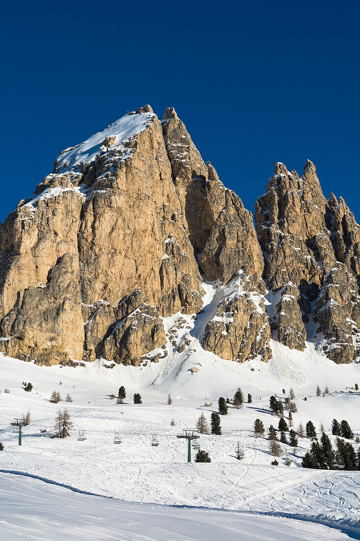 Grödnerjoch und Sellagruppe, Grödnertal, Bezirk Bozen, Trentino-Südtirol, Dolomiten, Italien