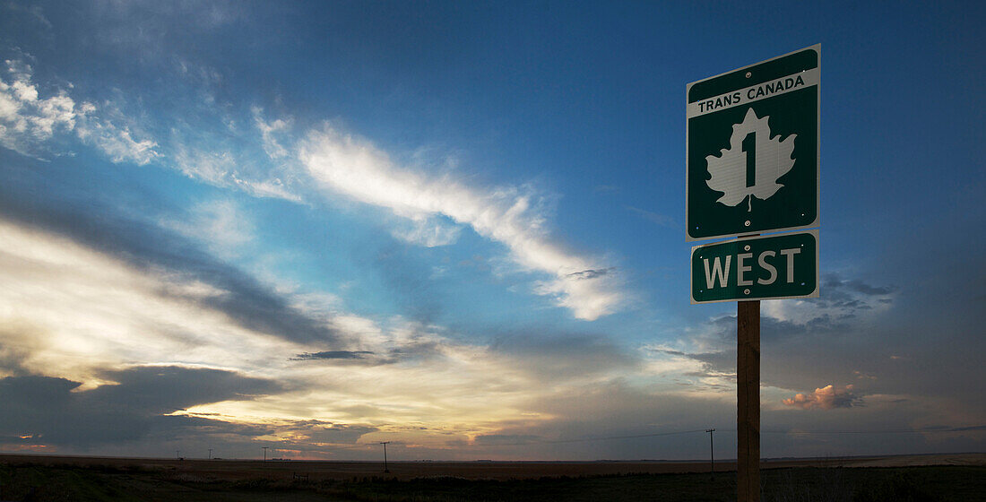 Trans-Canada-Highway-Schild in der Nähe von Swift Current, Alberta, Kanada
