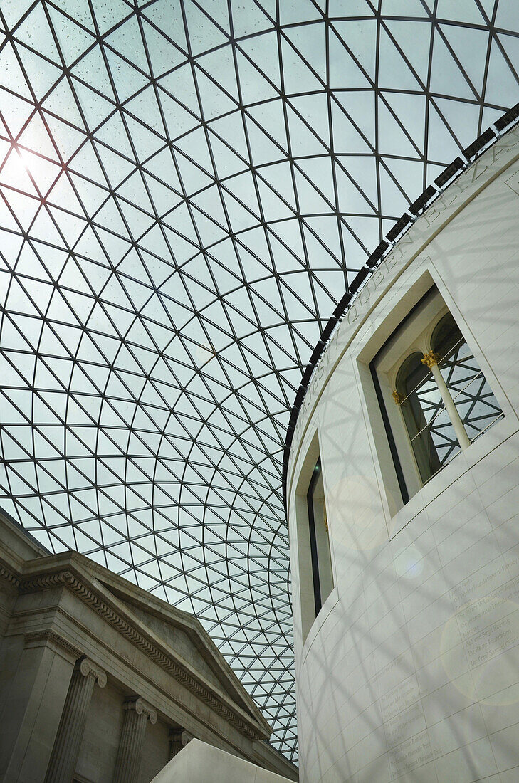 Innenansicht des Great Court im Atrium des British Museum, London, England, UK