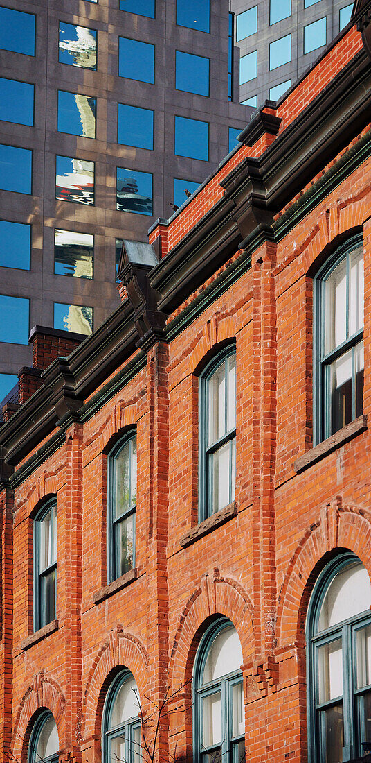 Alte und neue Gebäude in der Innenstadt von Toronto, Ontario, Kanada